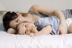 Стоит ли детям спать с родителями?