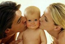 Ученые Великобритании установили, как наличие ребенка в семье влияет на уровень счастья родителей