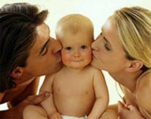 Ученые Великобритании установили, как наличие ребенка в семье влияет на уровень счастья родителей
