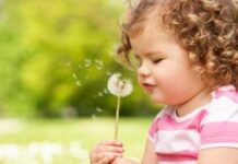 Хорошие условия жизни в детстве повышают плодовитость женщины