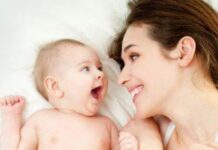 Дети общаются глазами с самого рождения, установили ученые