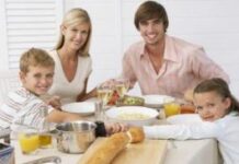 Стульчики для кормления детей могут стать причиной тяжелой травмы