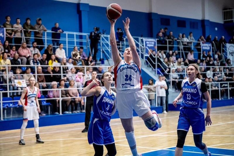Команда «Славянка» уступила в историческом матче в баскетбольной Высшей лиге