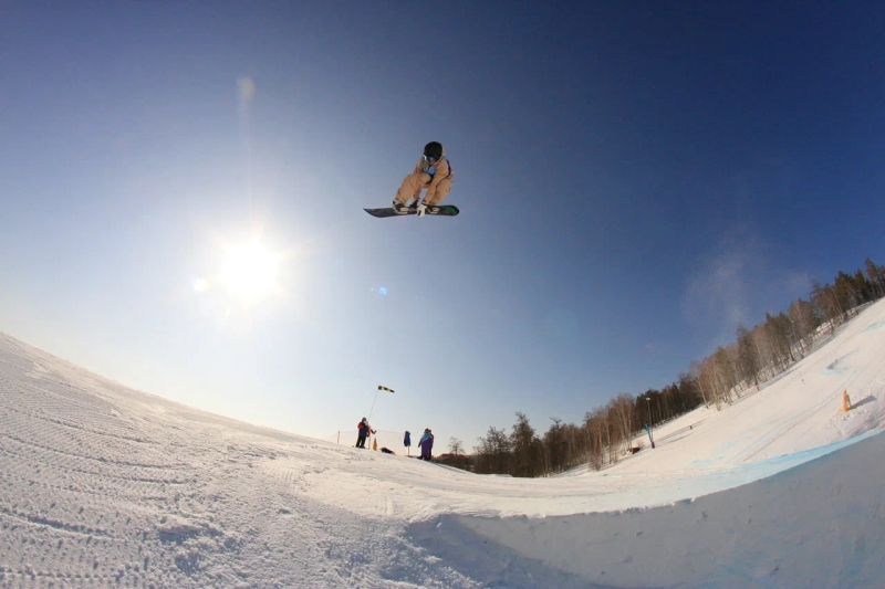 Илья Баскаков из Миасса завоевал серебро чемпионата России по сноуборду