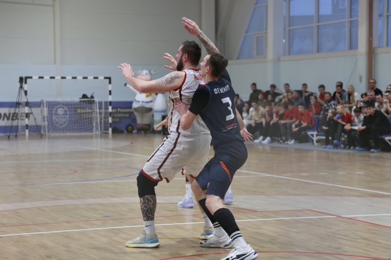 Баскетбольный клуб «Металлург» уверенно победил в первом матче плей-офф Высшей лиги
