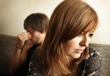 Неспособность справиться с эмоциями и проблемы дома вызывают недуги у детей