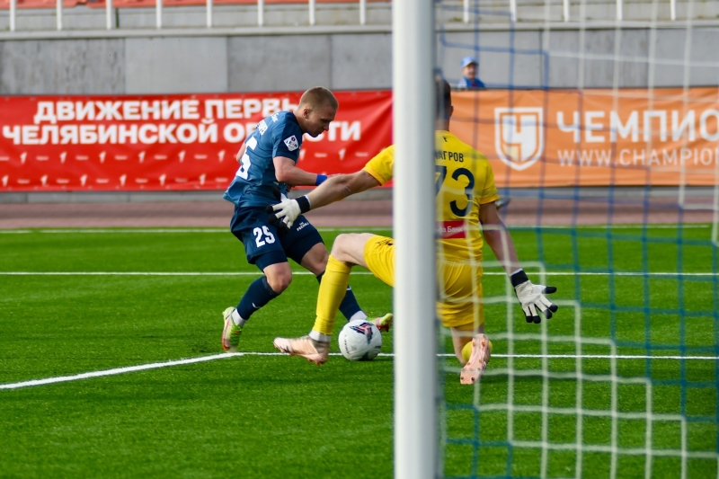Футбольный клуб «Челябинск» в последней атаке вырвал победу у «Ротора»