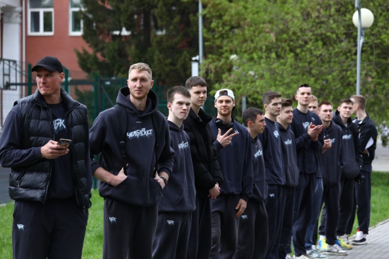 В Челябинске открыли «Аллею баскетболистов»