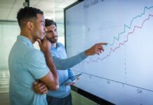 Плюсы и минусы работы финансовым аналитиком