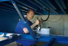 Изнутри процесса: как специалисты ремонтируют подъёмники