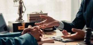 Юрист в штате против внешней команды: где бизнес теряет деньги, пытаясь сэкономить? Аналитика 2026 года