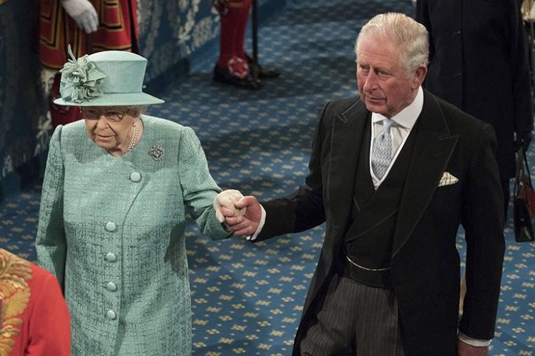 
Королева Великобритании Елизавета II передала часть своих полномочий принцу Чарльзу                