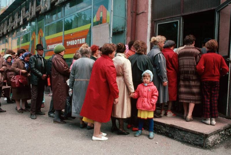 
Ностальгия по СССР: почему советские продавщицы были такими злыми                