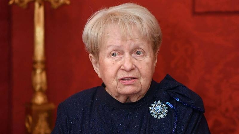 
Пахмутова находит силы в воспоминаниях: жизнь после смерти Добронравова                