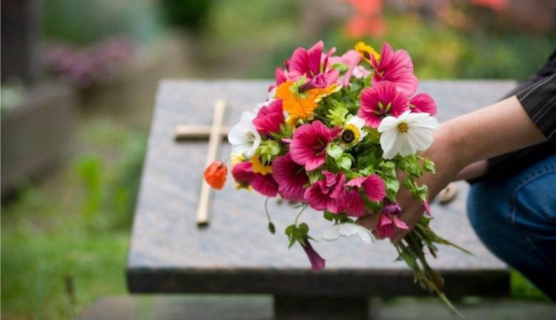 
Почему 6 августа каждый должен посетить кладбище и что принести на могилу: традиции католического Преображения Господне                