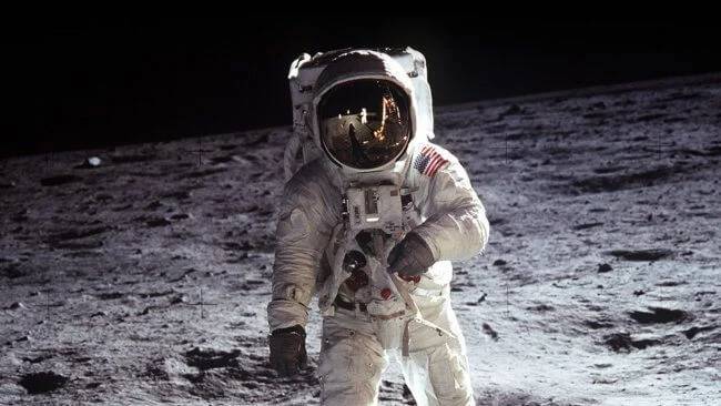 
Почему американцы ввели запретные зоны на Луне и что не так со следами астронавтов                