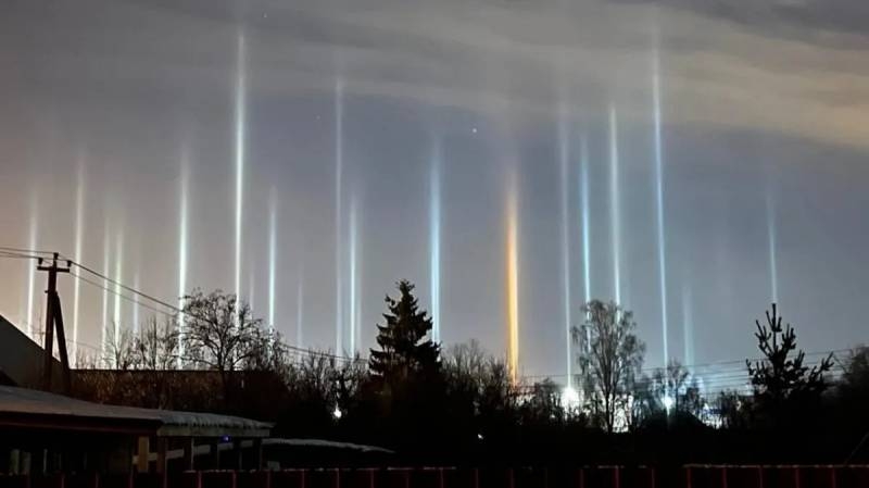 
Специалисты разгадали загадку световых столбов над Белгородом                