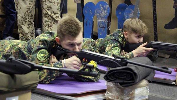 
В школах России могут ввести военную подготовку: когда это произойдет                