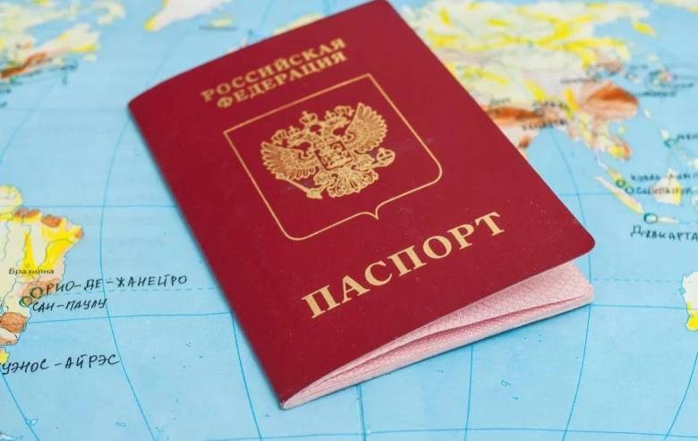 Выдача загранпаспорта нового образца в России приостановлена: в какие страны россиян без него не пустят