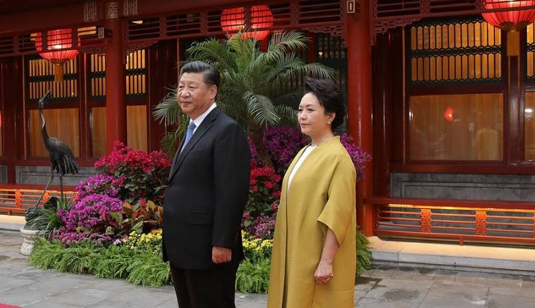 Жена лидера КНР Си Цзиньпина: как она выглядит и что о ней известно